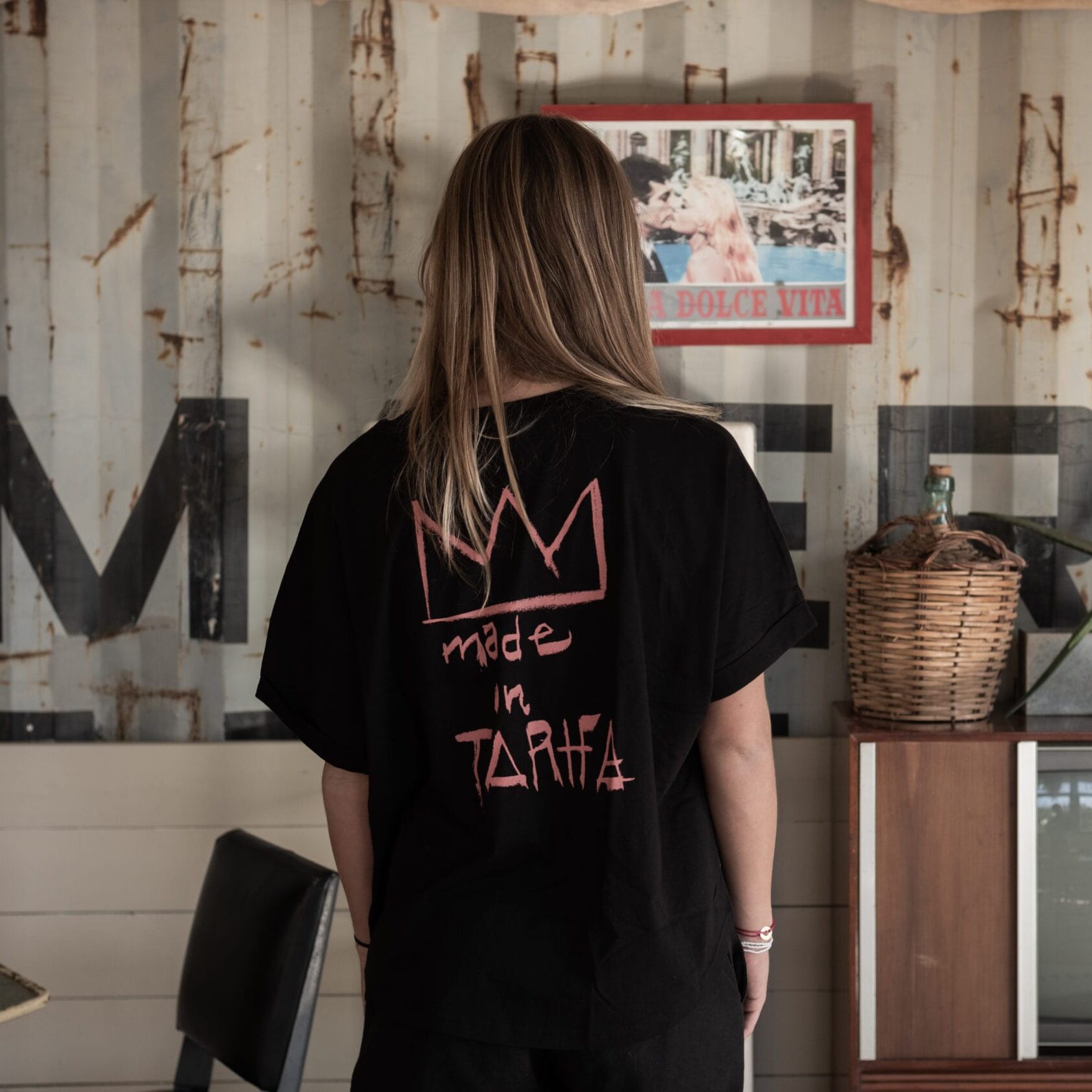 Camiseta surfera mangacorta Negra