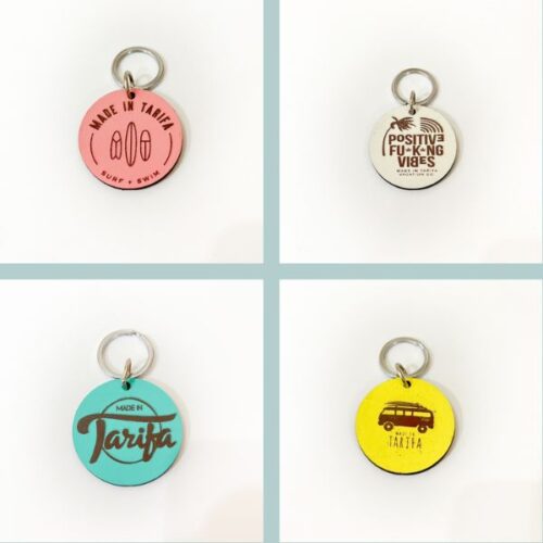 Llaveros de Made in Tarifa con los diseños de la marca